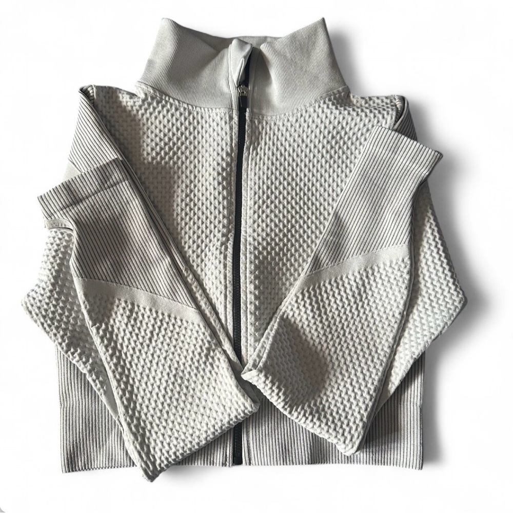 Gray Textured Two-Piece Set - Picture 4 of 7